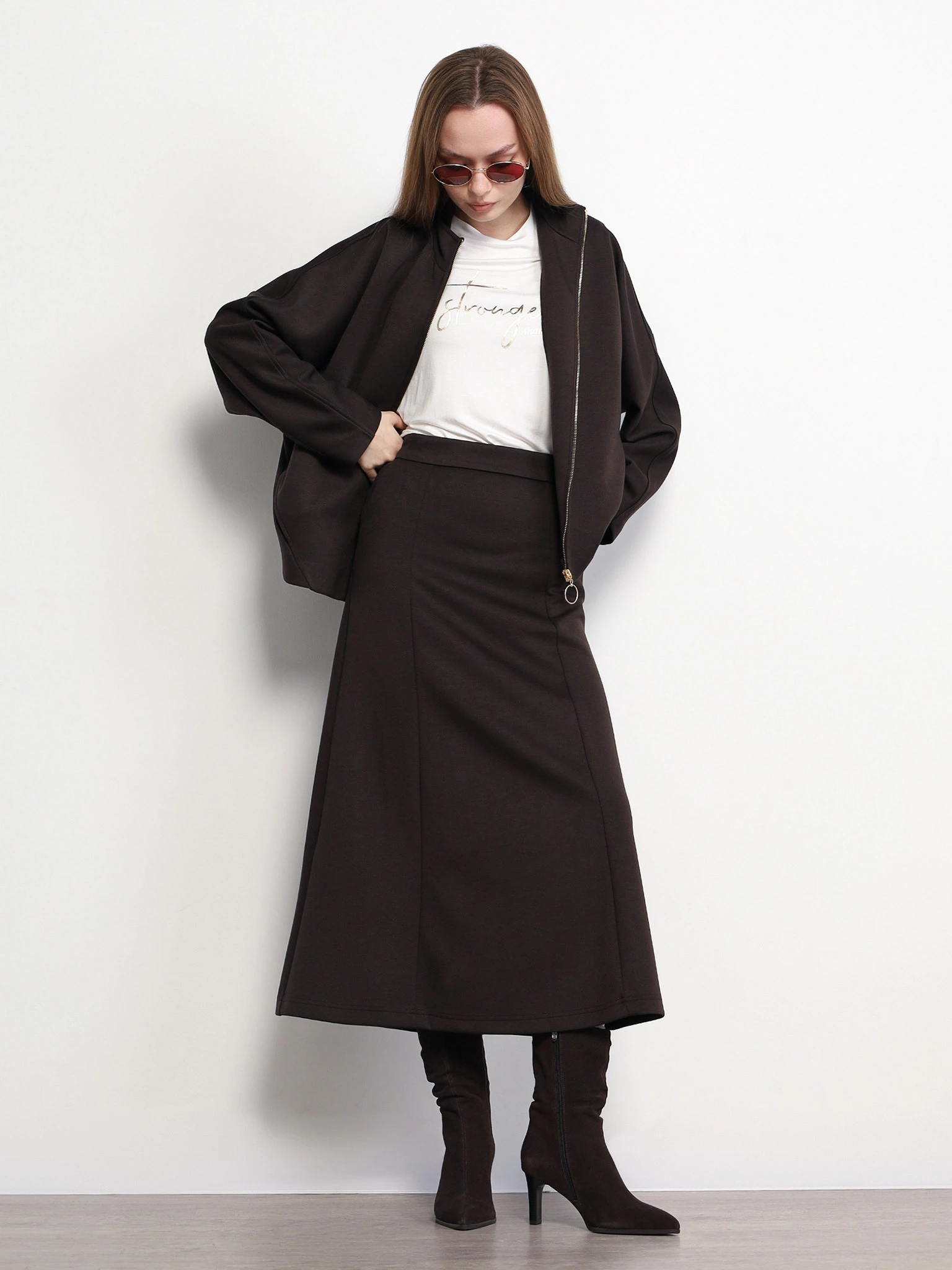 Юбка трикотажная темно-коричневого цвета А-силуэта